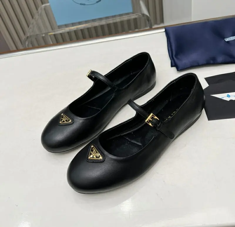 prada flat chaussures pour femme s_11ab2a3